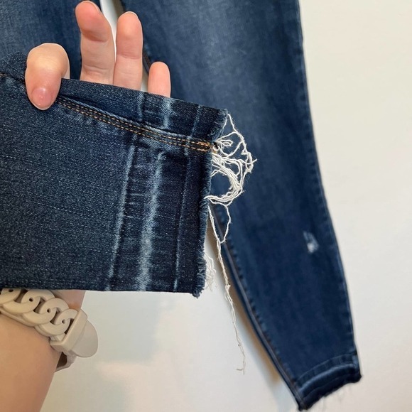 SPANX Distressed Ankle Skinny Released Hem Jeans in Medium Wash Size Large - Picture 3 of 10